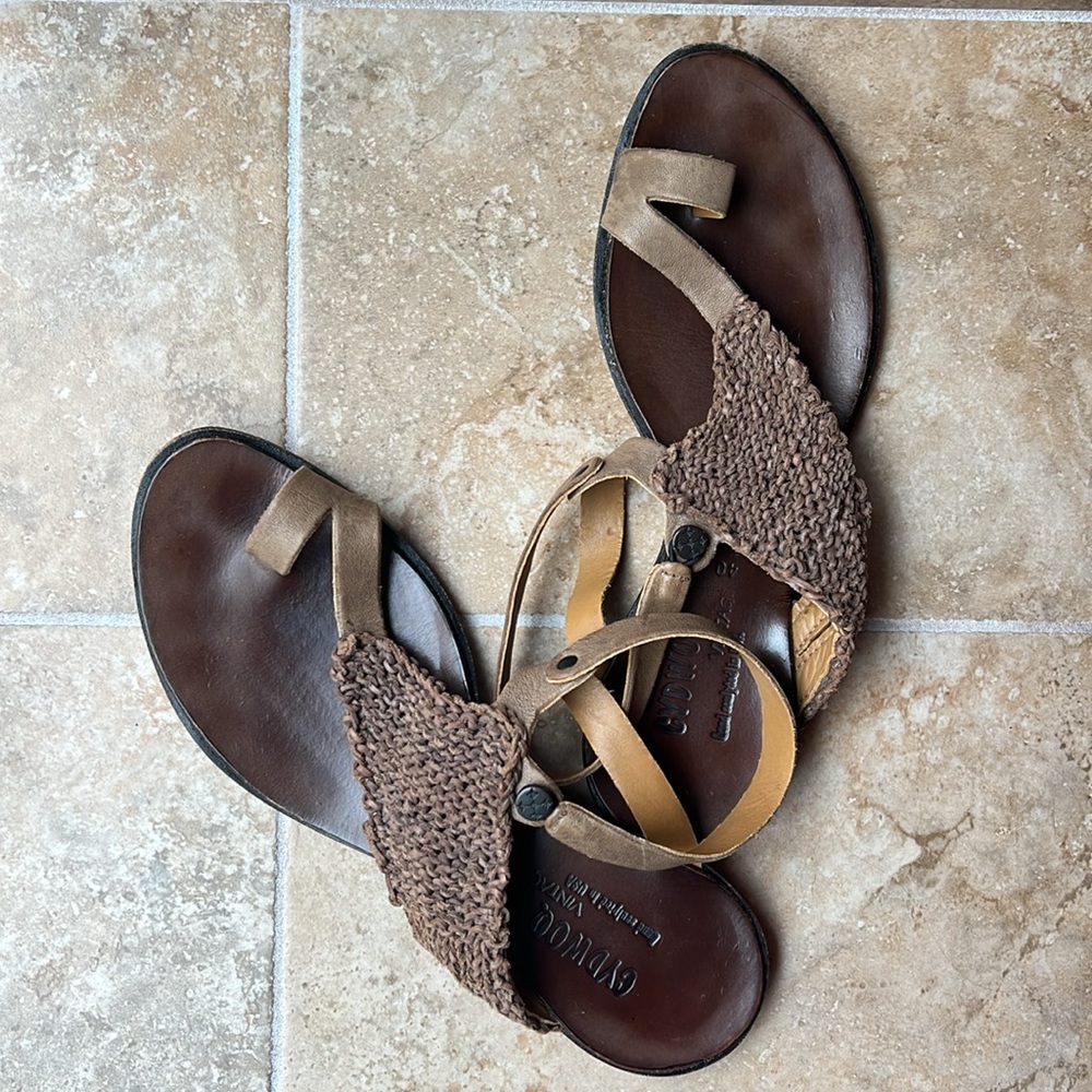 Cydwoq toe ring ankle strap taupe gray Brown woven Leather Sandals